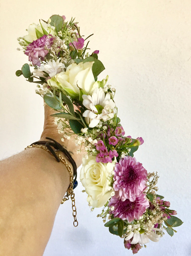 Roses & Chrysanthemums Gajra Pair – Zahra Aslam